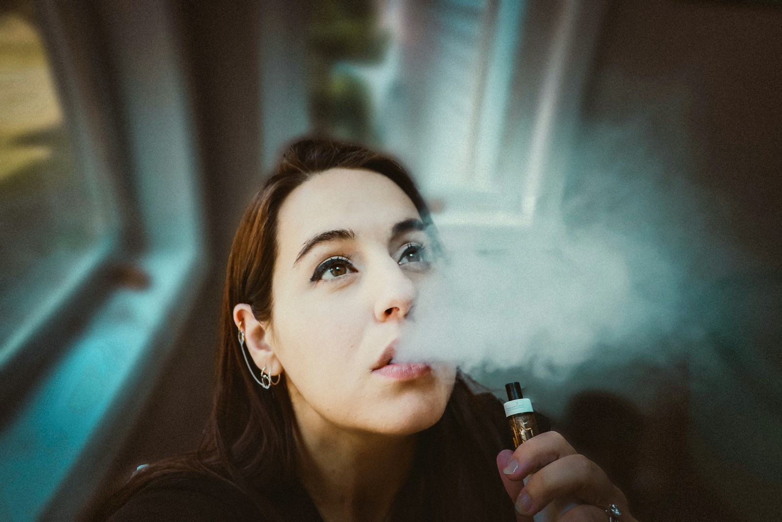 Government announces 10-year study to tackle youth vaping